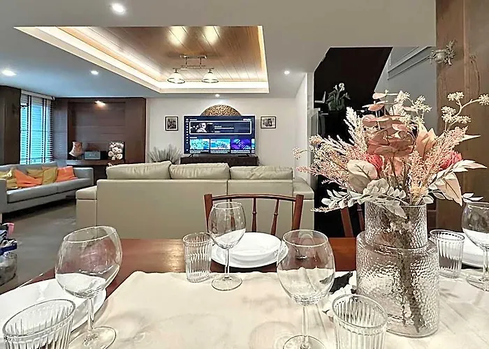 Miq Rama9 _villa 3br In City/jodd Fair/mrt/65”tv 酒店