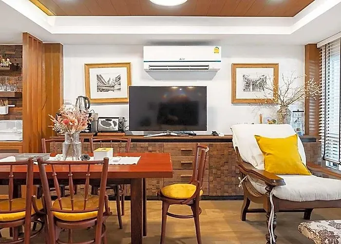 Miq Rama9 _villa 3br In City/jodd Fair/mrt/65”tv 曼谷